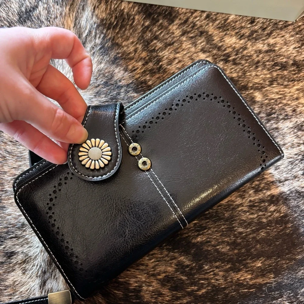 NWT Black Faux Leather Sunflower Detail Wallet / Wristlet, Lots of space! - Picture 10 of 14